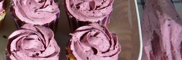 черничные капкейки с творожно-ягодной начинкой