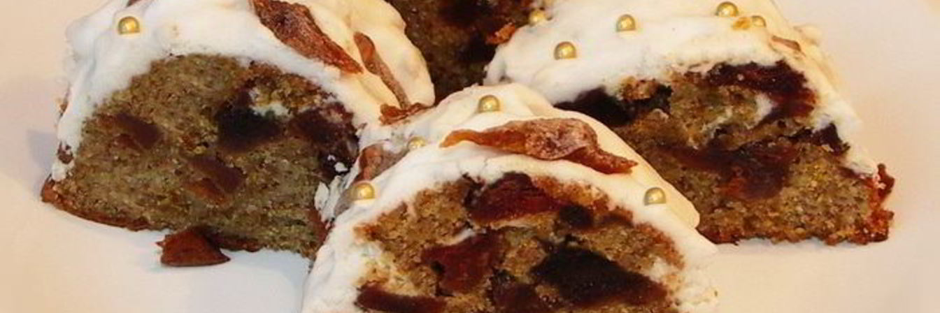 Кекс миндальный с вяленой хурмой