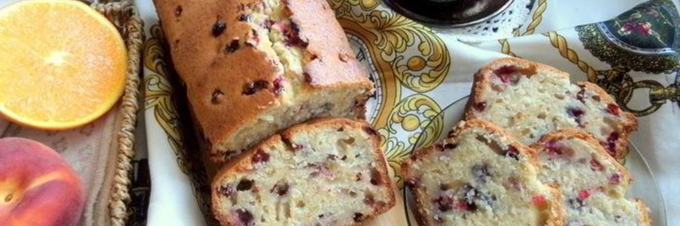 Кекс на маскарпоне с брусникой