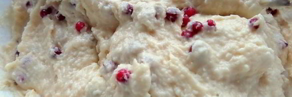 кекс на маскарпоне с брусникой