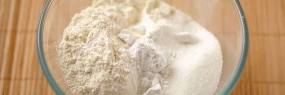 кекс на яичных белках с ягодами