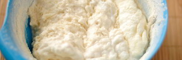 кекс на яичных белках с ягодами