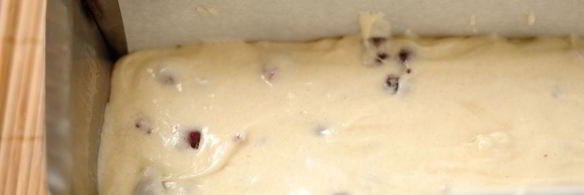 кекс на яичных белках с ягодами