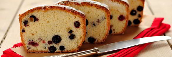 кекс на яичных белках с ягодами