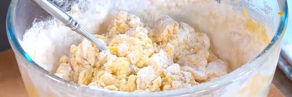 кекс с апельсином, курагой и кедровыми орешками