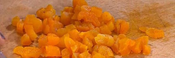 кекс с апельсином, курагой и кедровыми орешками