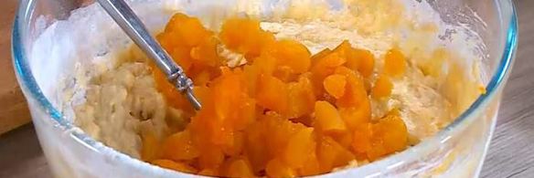 кекс с апельсином, курагой и кедровыми орешками