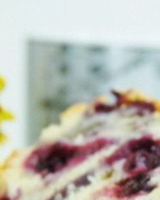 Кекс с черной смородиной