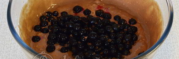 кекс со смородиной