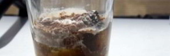 кекс в стакане в микроволновке