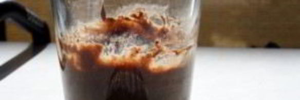 кекс в стакане в микроволновке