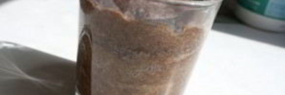 кекс в стакане в микроволновке