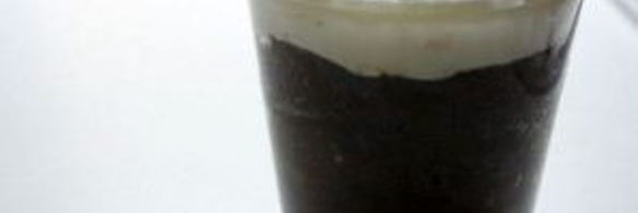 кекс в стакане в микроволновке