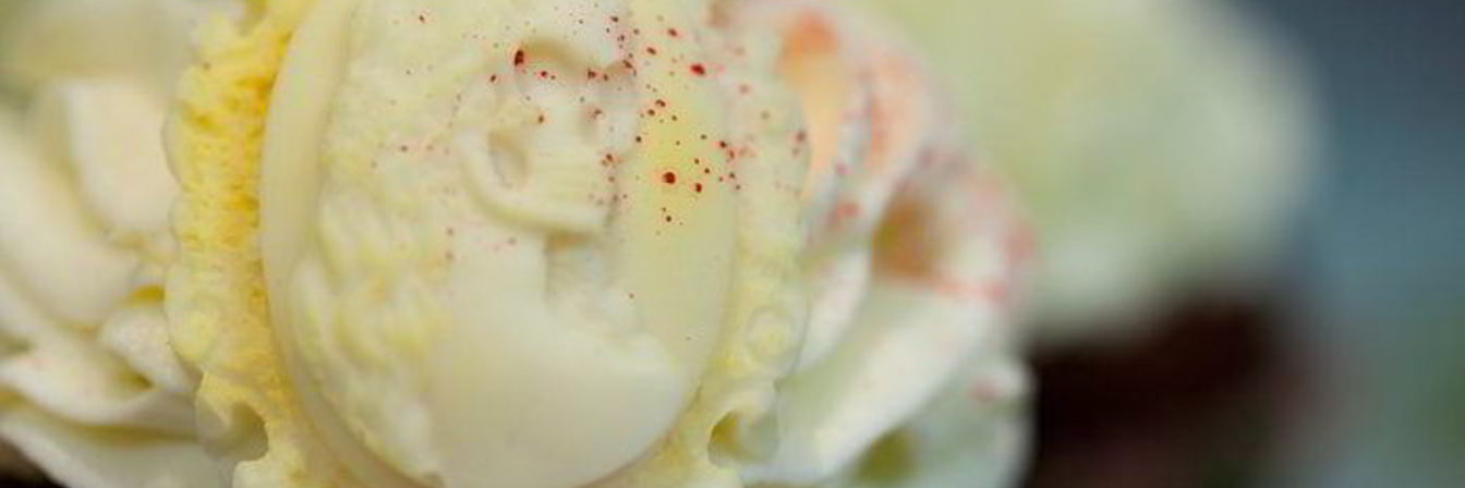 Кексы Красный бархат с вишневой начинкой