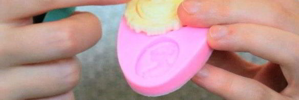 кексы красный бархат с вишневой начинкой