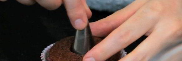 кексы красный бархат с вишневой начинкой