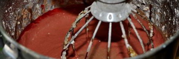 красные бархатные капкейки