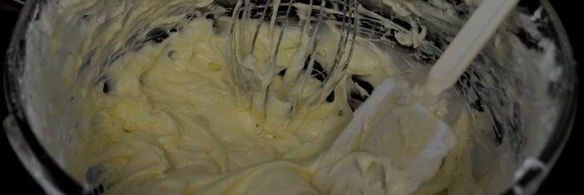 красные бархатные капкейки