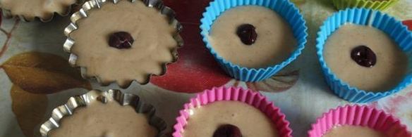 медово-имбирные кексы с вишней