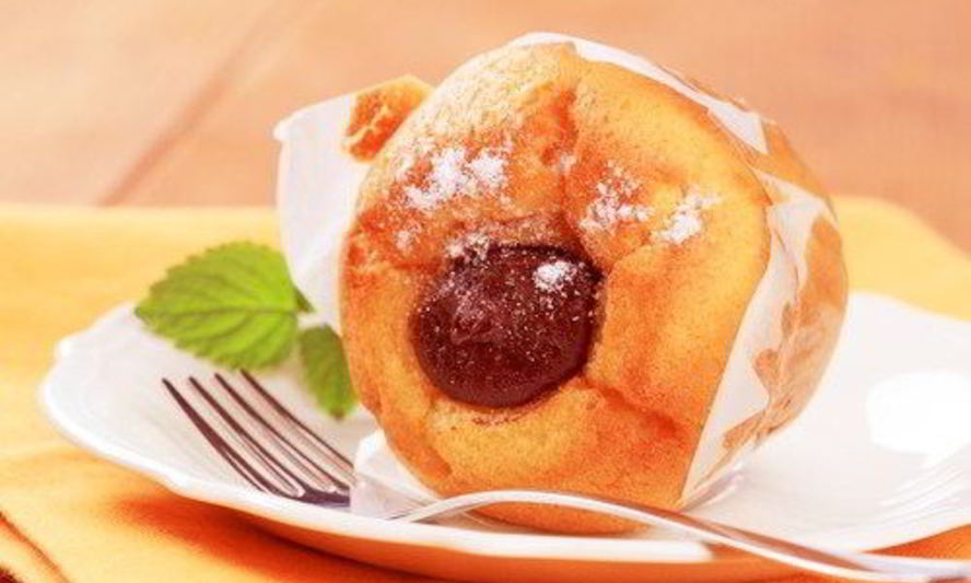 Рецепт мини-кексов с мусковадо и печеными сливами