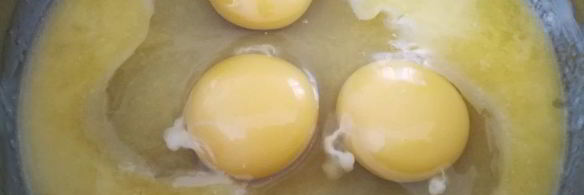 пышный кекс с кусочками шоколада