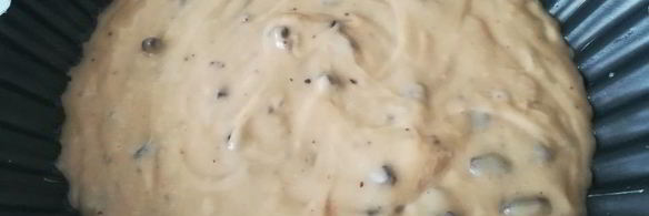 пышный кекс с кусочками шоколада