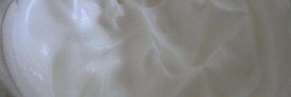 рождественский миндальный кекс с брусникой