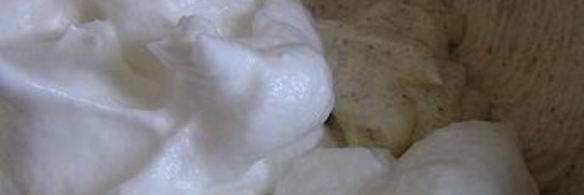 рождественский миндальный кекс с брусникой