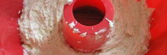 рождественский миндальный кекс с брусникой