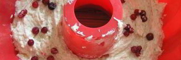 рождественский миндальный кекс с брусникой