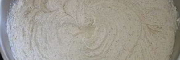 рождественский миндальный кекс с брусникой