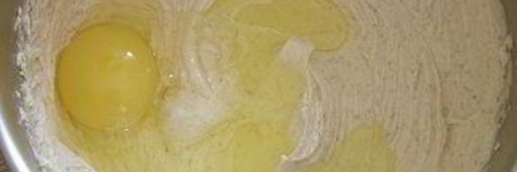 рождественский миндальный кекс с брусникой