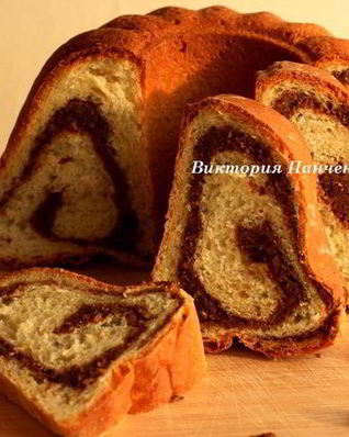 Сдобный кекс с изюмом и миндалем