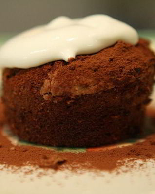 Шоколадный фондан со взбитыми сливками