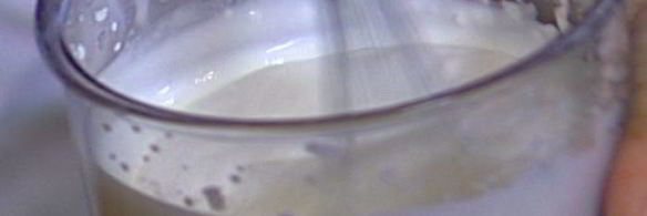 шоколадный фондан со взбитыми сливками