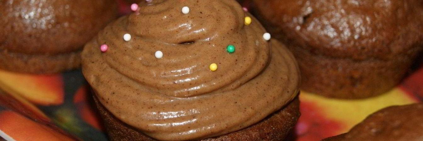 Шоколадные капкейки со сметанным кремом