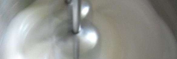 шоколадные кексы с яблочным джемом и легким безе