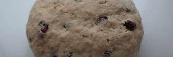 штоллен с вяленой клюквой и фундуком