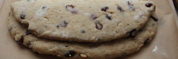 штоллен с вяленой клюквой и фундуком