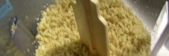 стамбульский кекс с грецкими орехами, изюмом и корицей