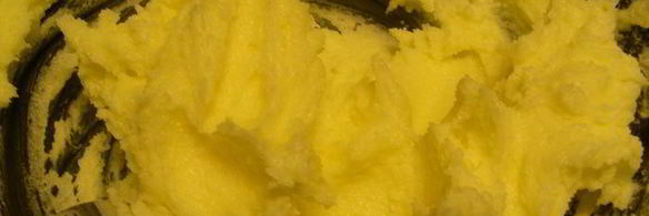 стамбульский кекс с грецкими орехами, изюмом и корицей