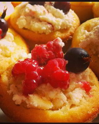 Творожные кексы с ягодами