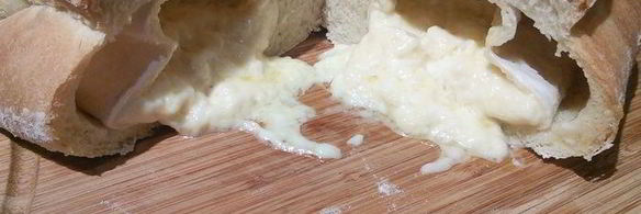 белый хлеб с камамбером