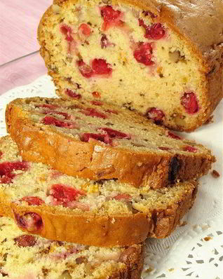 Быстрый кукурузный хлеб с клюквой и орехами