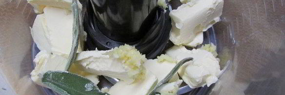 чесночный хлеб с шалфеем