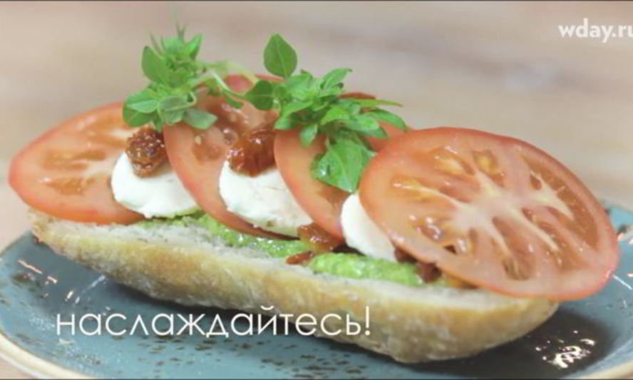 Рецепт чиабатты с соусом песто, моцареллой и томатами