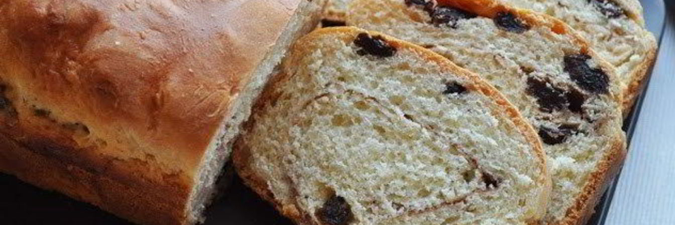 Домашний хлеб с изюмом и корицей