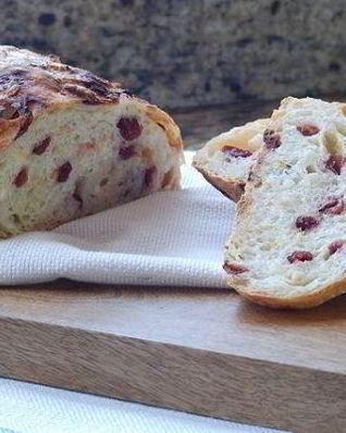 Дрожжевой хлеб с клюквой