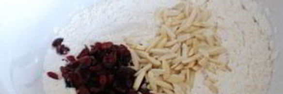 дрожжевой хлеб с клюквой