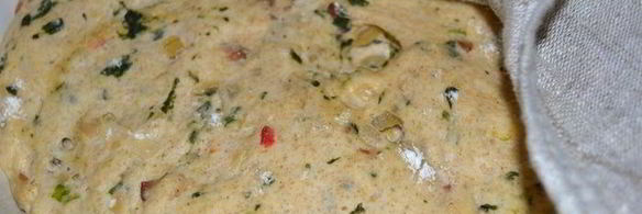 хлеб из пшенично-ржаного теста с беконом и луком